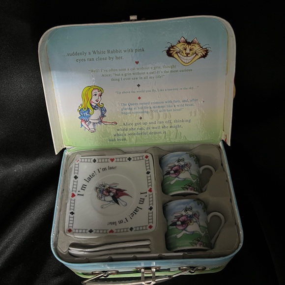 Alice in Wonderland, mad Hatter, white rabbit lunch box tea set - Picture 1 of 14